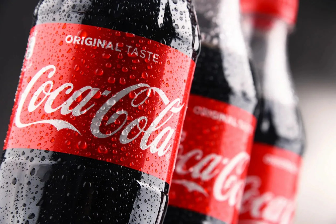 Создание логотипа Coca-Cola стоило компании 0$, его создал бухгалтер компании.