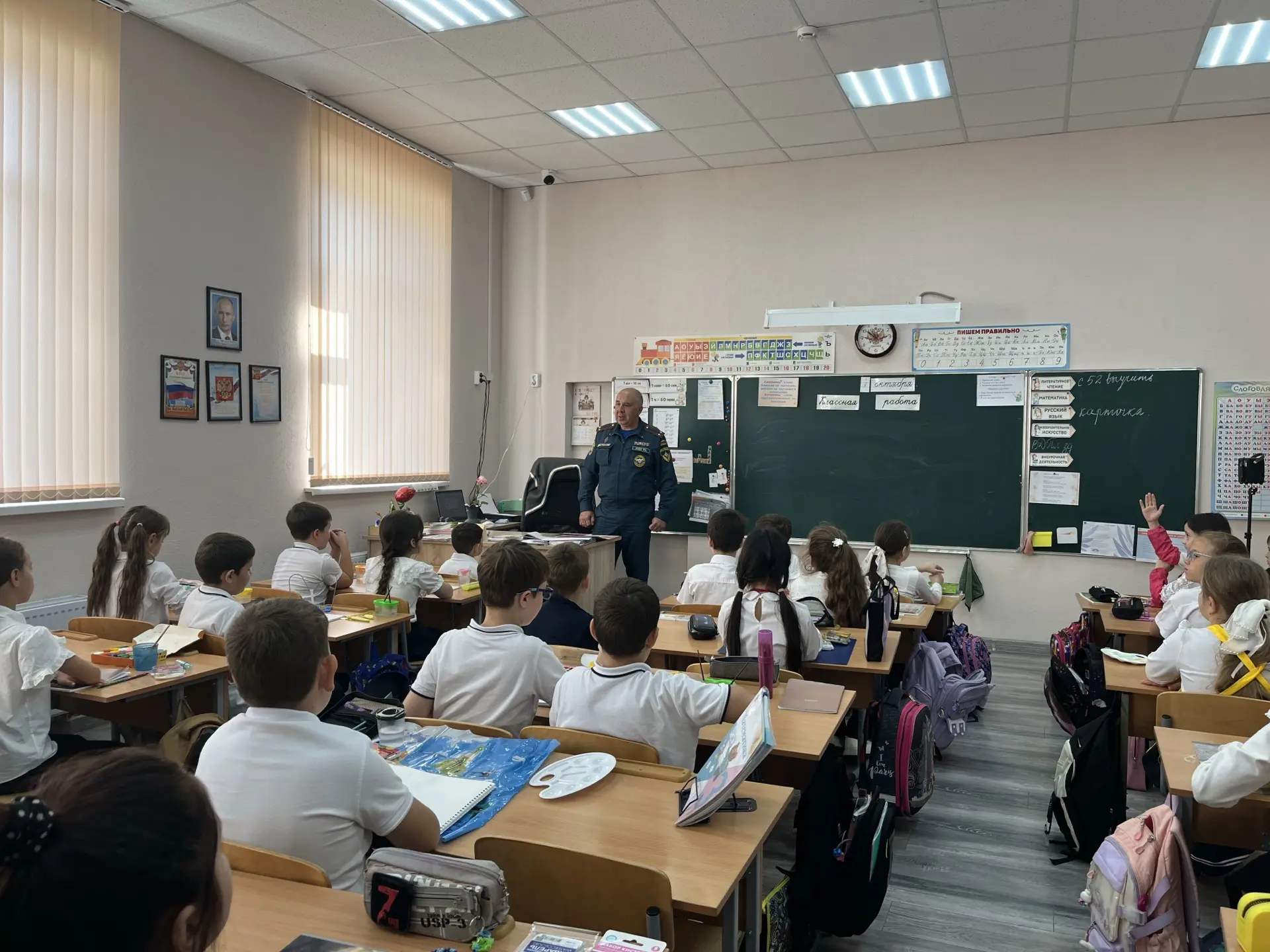 Сотрудники МЧС России провели уроки культуры безопасности