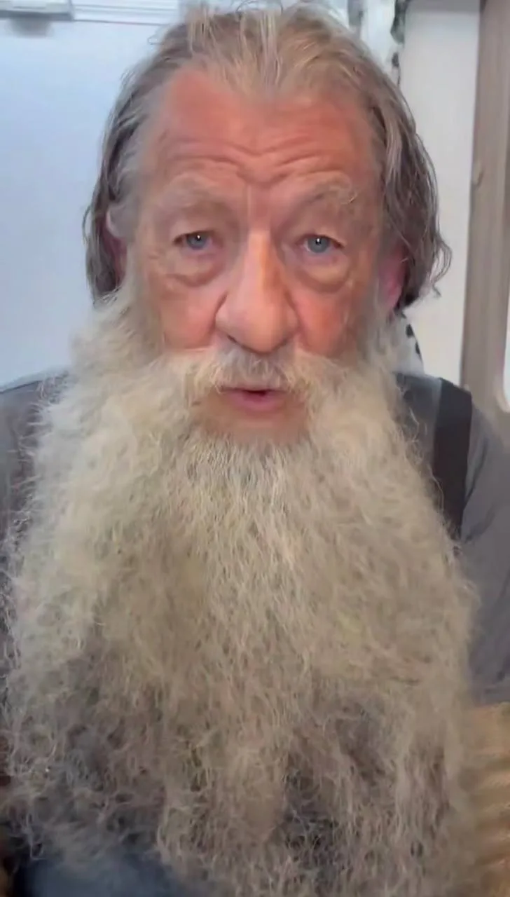 💍ОН ВЕРНУЛСЯ: 87-летний Иэн Маккеллен в образе Гэндальфа на съёмках «Охоты на Голлума»!