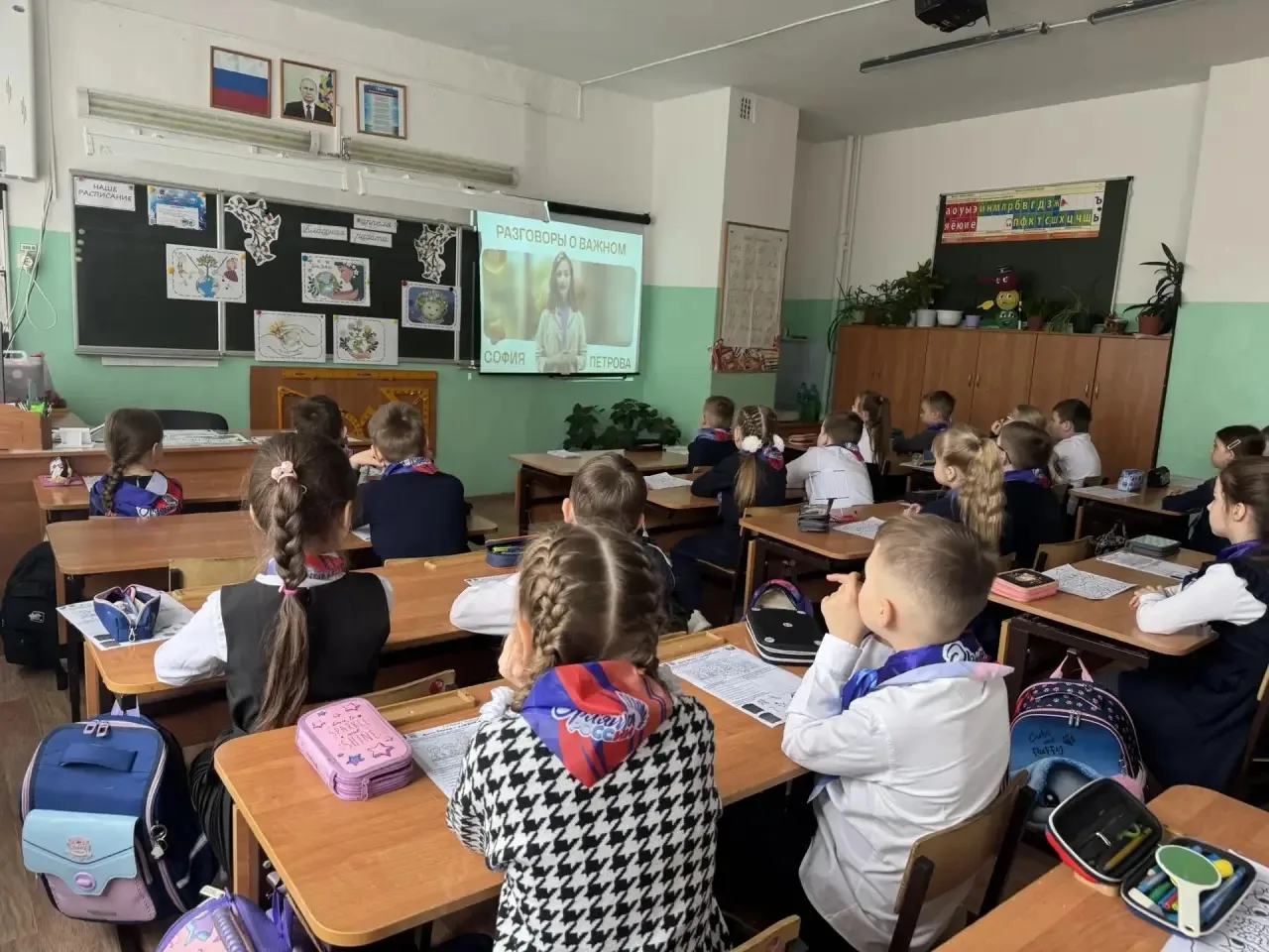 Сегодня «Разговоры о важном» были посвящены Дню Земли 🌍💚  Мы говорили о том, что каждый человек несё
