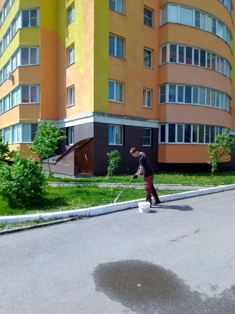 Покраска бордюров на ул. Антонова 5В ⚡️