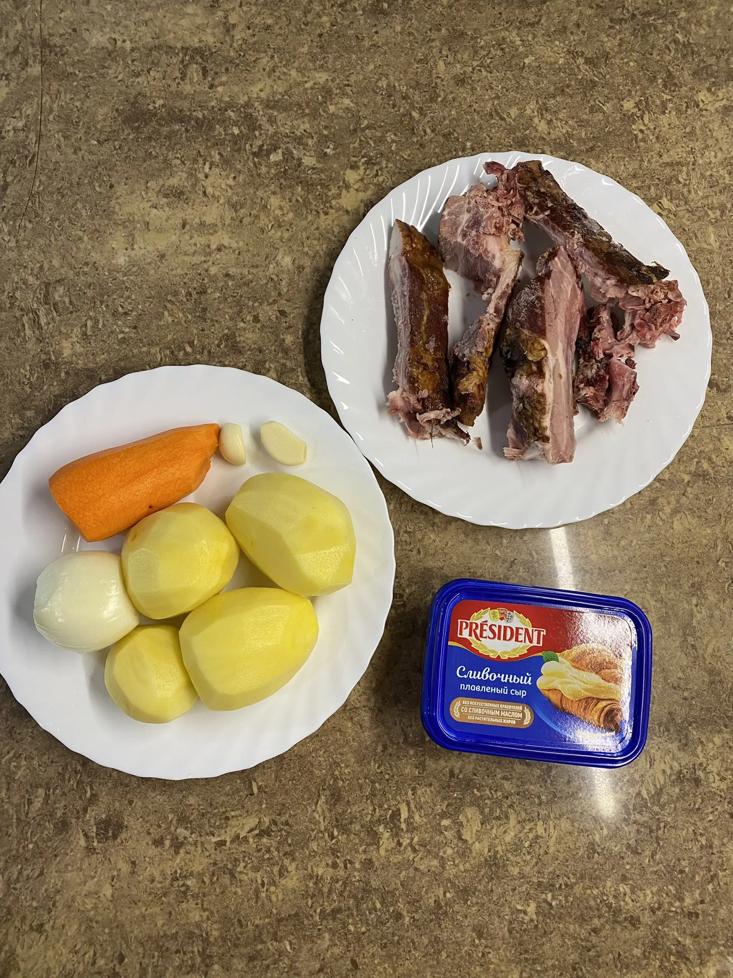 На ужин сырный суп с копченостями и сухариками. Легкий, вкусный 👌🏻