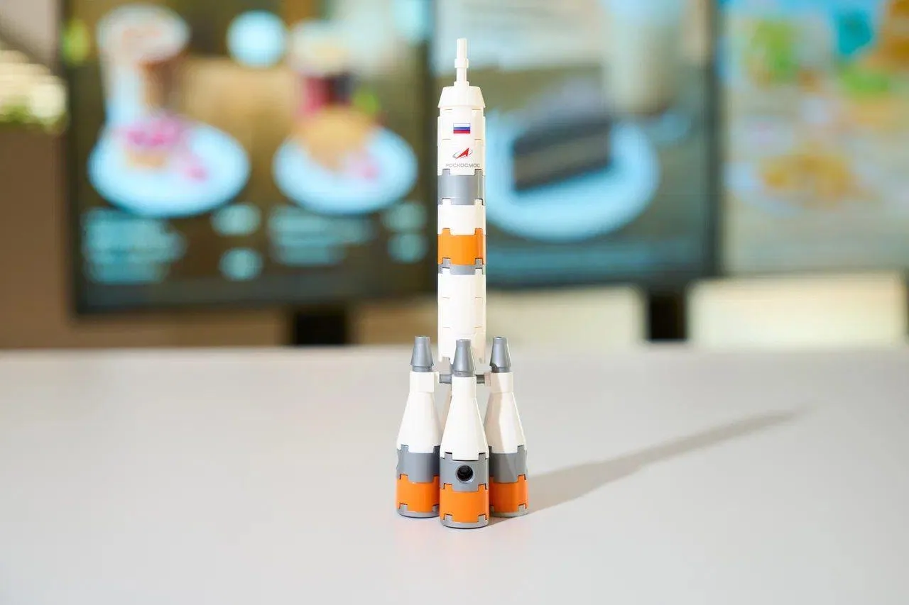 Космическая коллекция во «Вкусно – и точка» 🛰️🍔  🗓️ с 7 апреля 📍 во всех ресторанах сети  В честь Дн