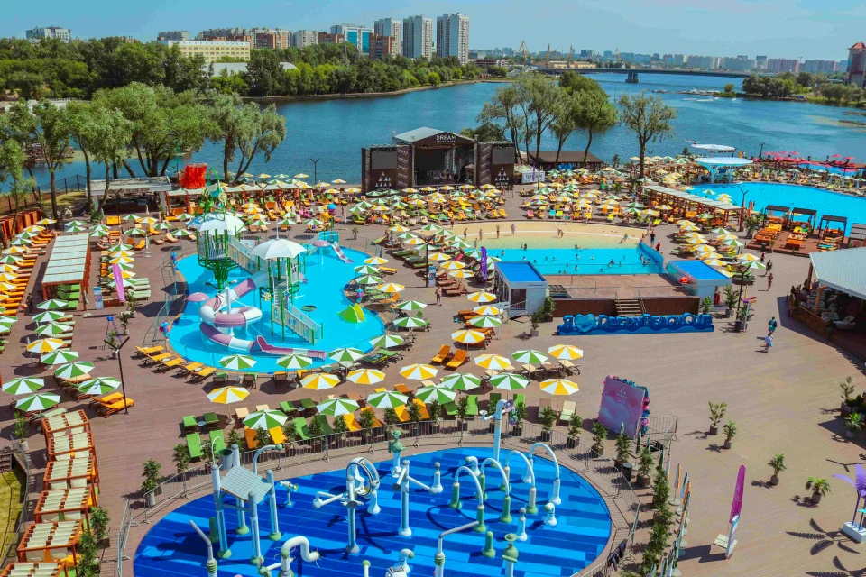 🌊 Самые красивые бассейны и пляжные клубы Москвы  

Dream Beach Club
Пять бассейнов, включая волнов