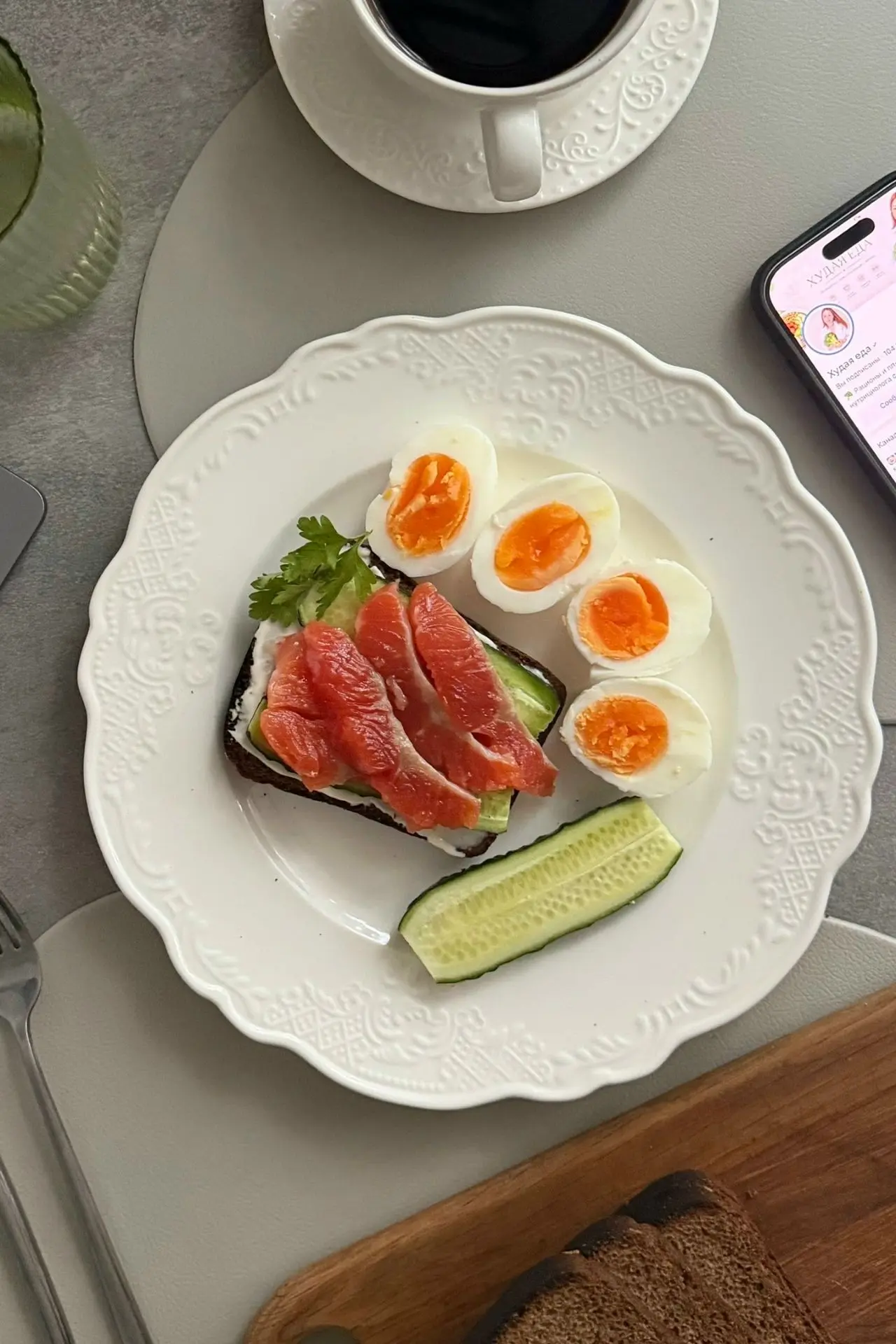 Ловите очередную идею вкусного и полезного завтрака с форелью от КРАСНОДОНА ФЕРМЕРСКОГО!