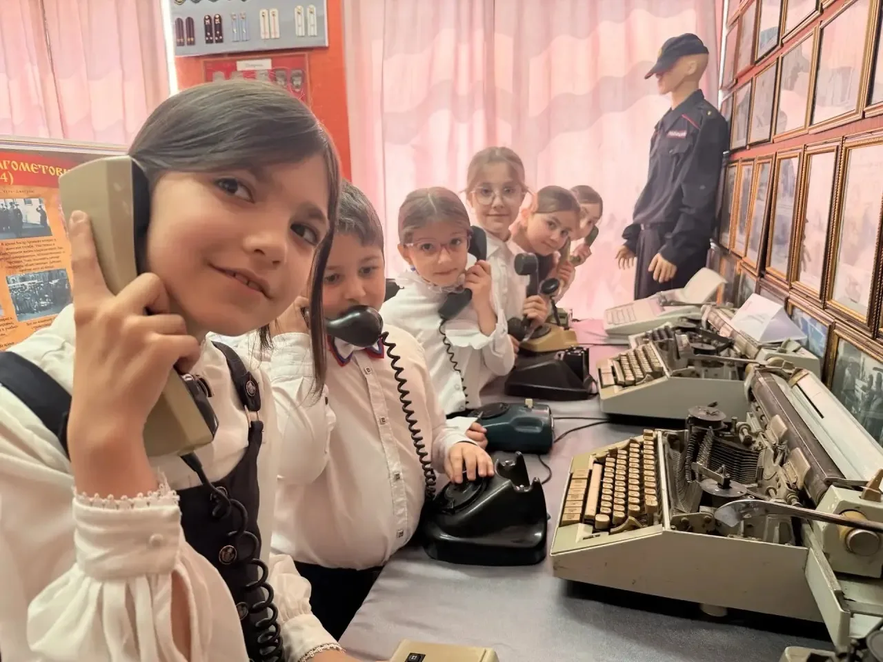 🚔 Юные лицеисты в музее полиции  🎖️ В День музеев советник директора по воспитанию лицея №1 Фарида К