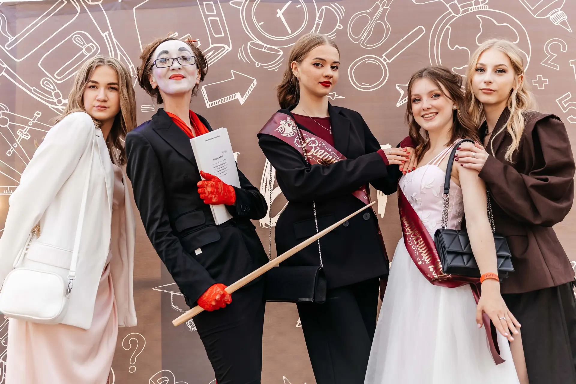 Для выпускников и их родителей ✨🎉  Последние звонки в Орехово-Зуевском округе прозвенят 26 мая  Выпу