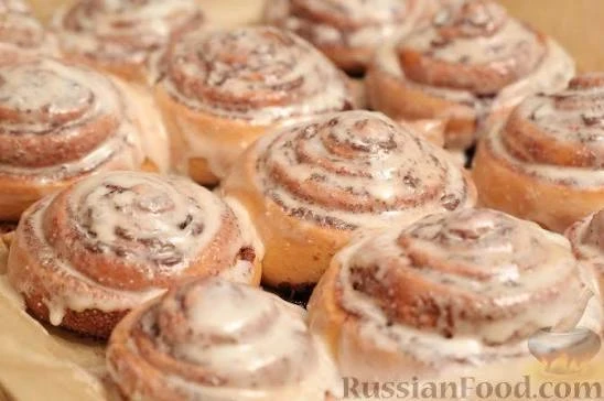 Домашние булочки с корицей и глазурью 🥐