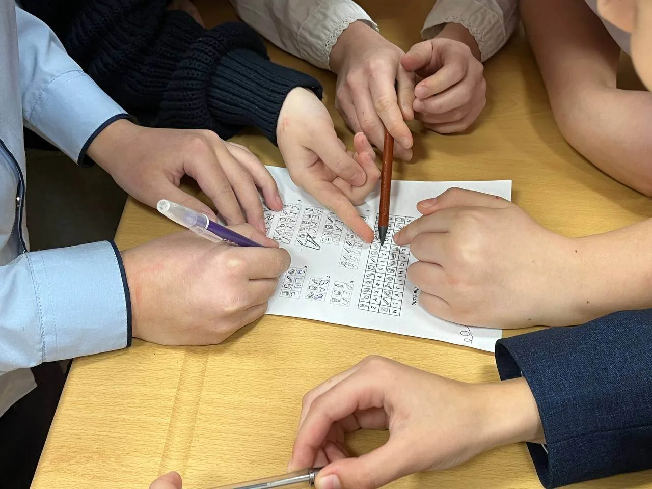 📚🎓День лингвистики в начальной школе Представьте: не парты и учебники, а тайны, шифры, песни и коман