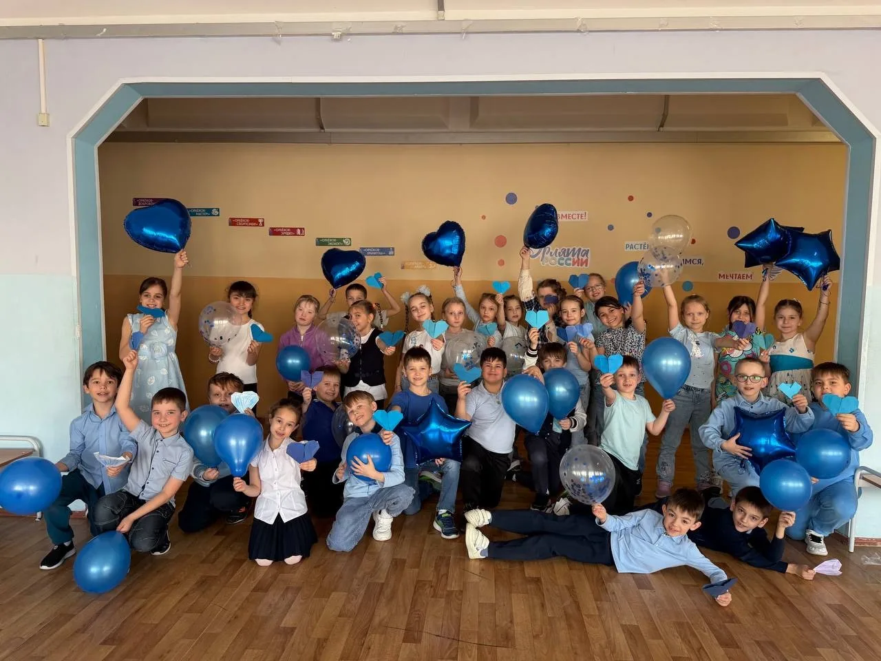 💙🩵 Мир, в котором есть место каждому! 🩵💙  В школьном отделении «Ника» прошло трогательное и важное м