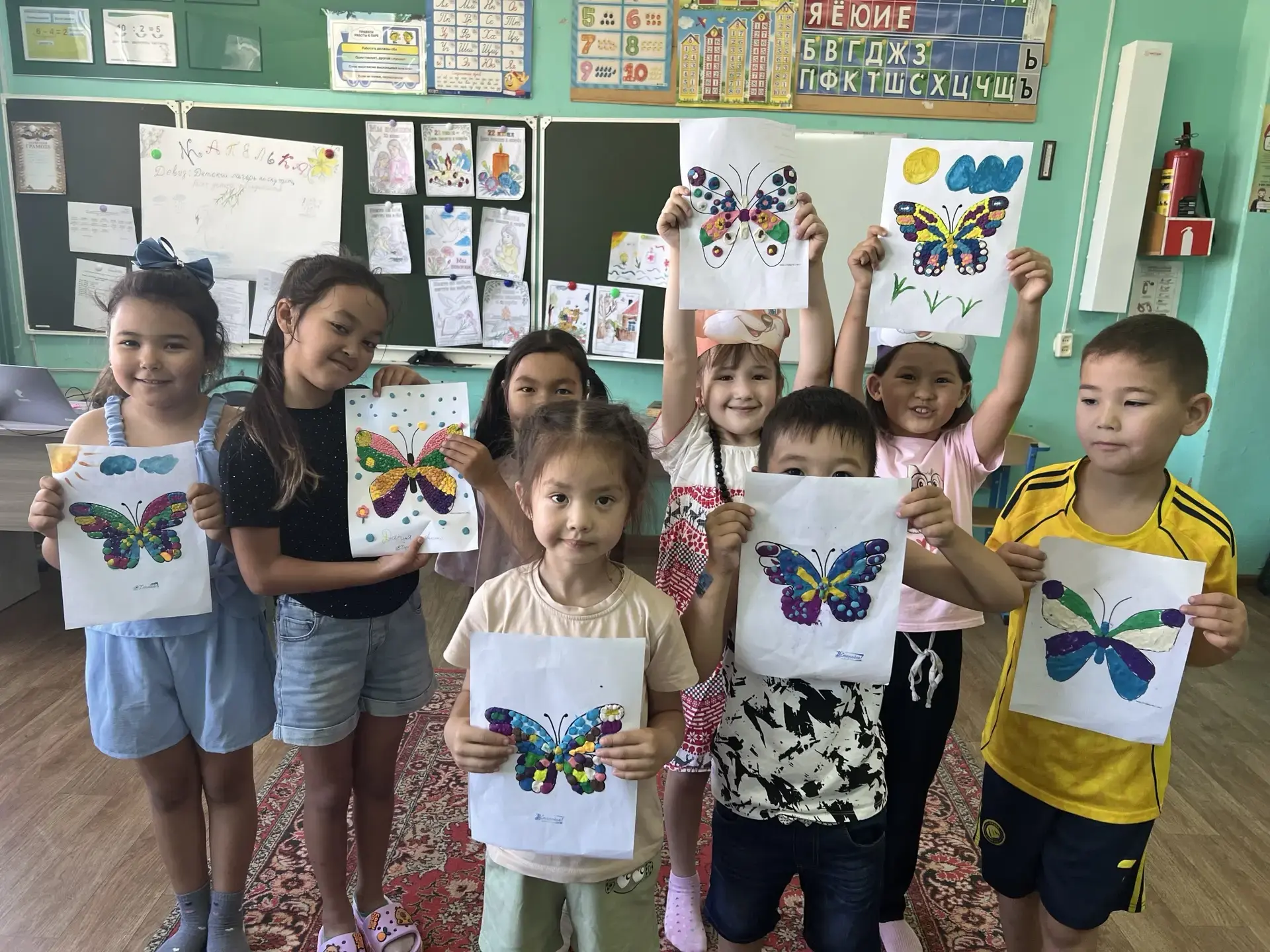 Творчество ребят🧑‍🎨

👍Ребята из младшей группы пришкольного лагеря порадовали нас своими творческ