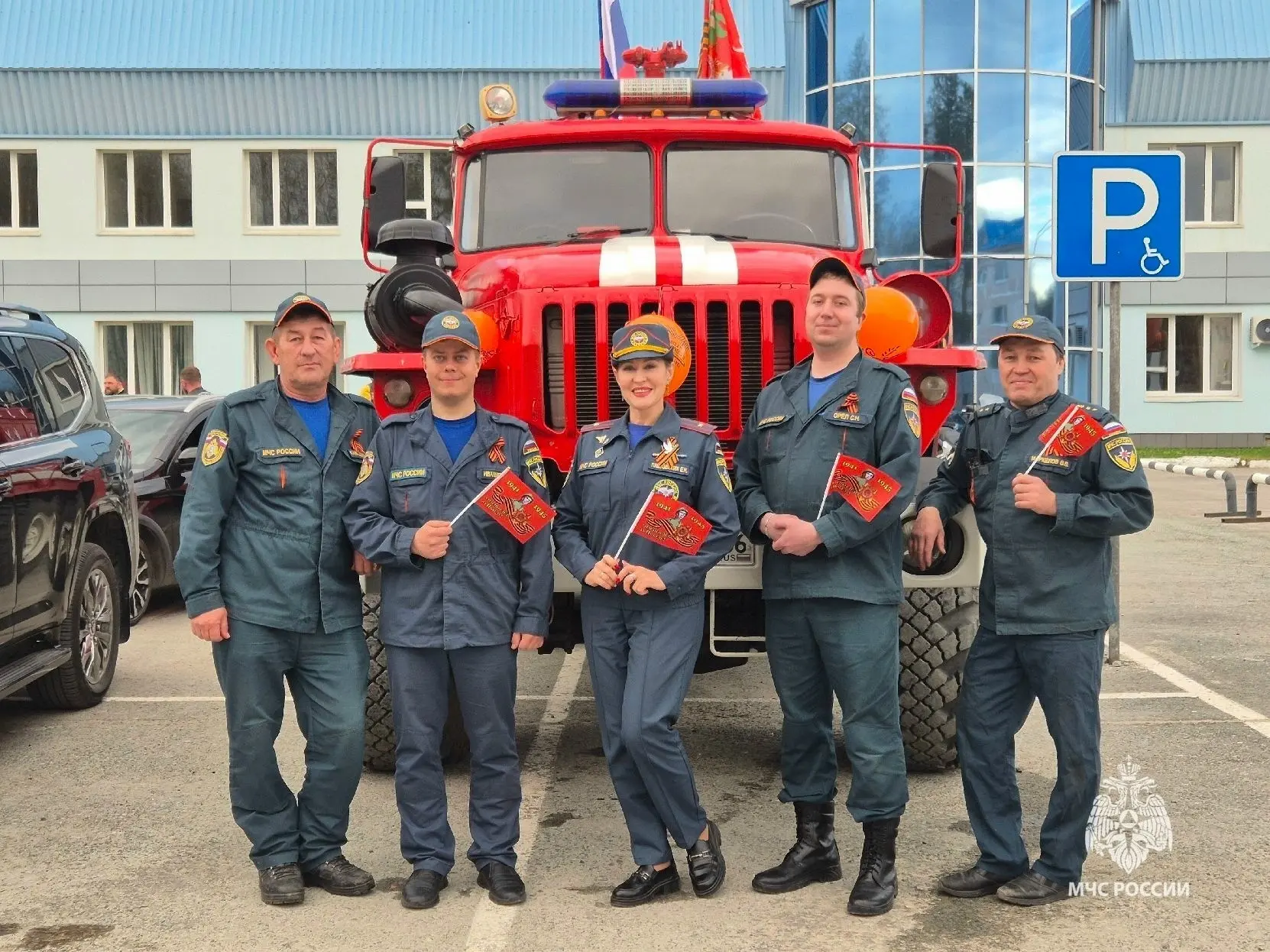Сотрудники МЧС Югры приняли участие в патриотическом автопробеге «Спасибо деду за Победу!»  Экипаж о