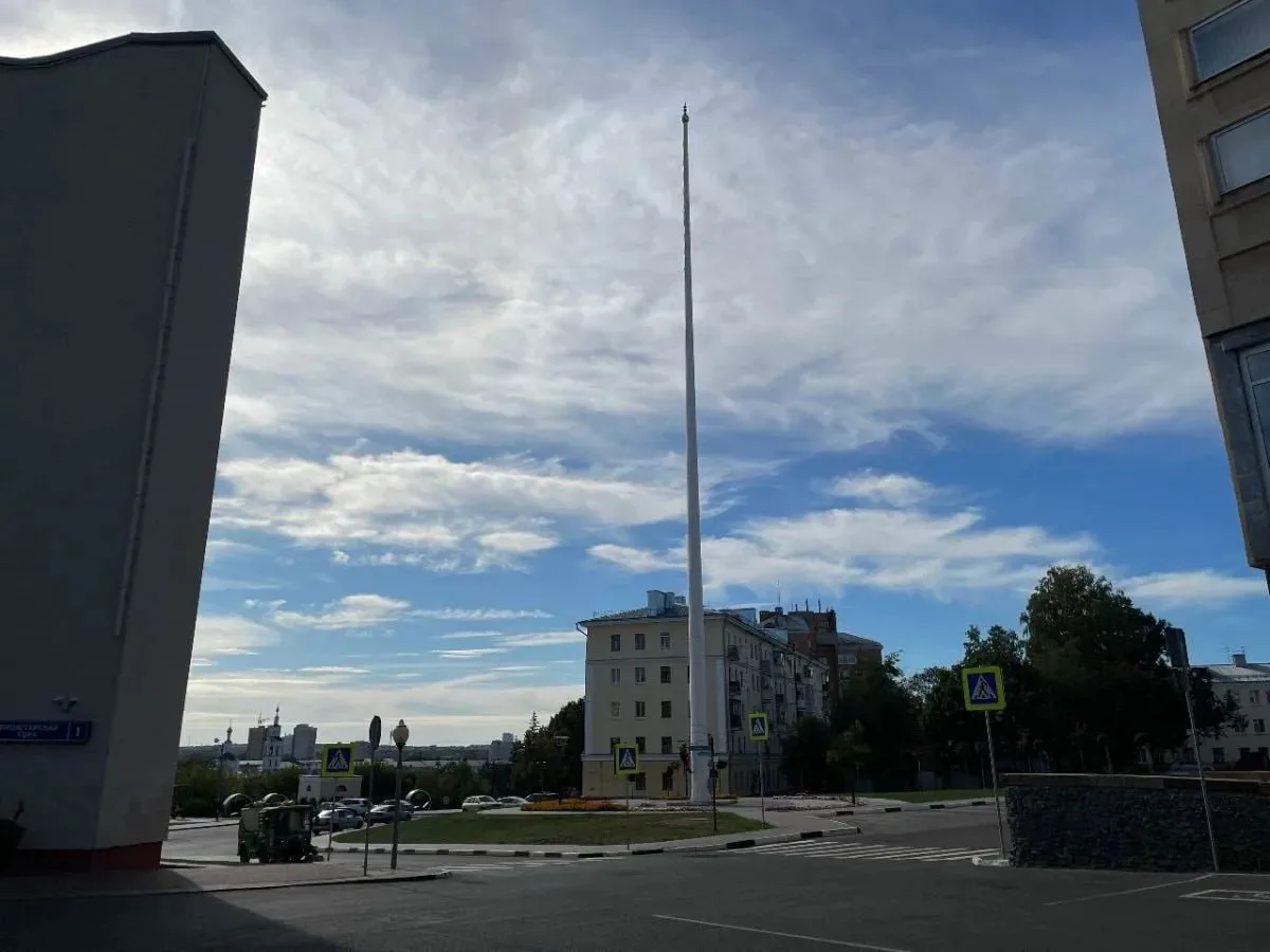 ​🇷🇺 Флаг с 45-метрового флагштока сняли в Орле