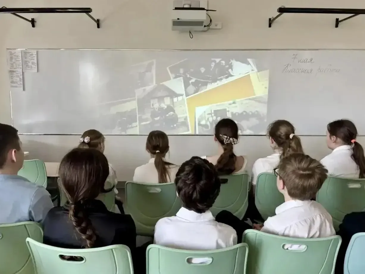КИНОПОКАЗЫ   🎬 Друзья! В нашем Образовательном квартале продолжается проект «Кино в школе», и накану