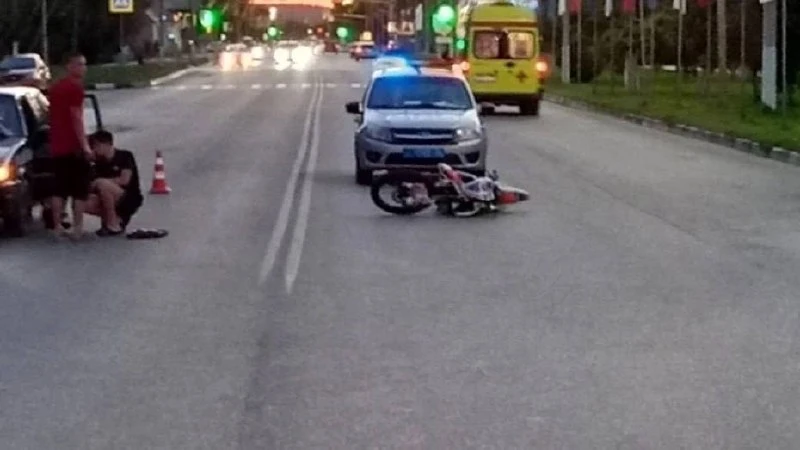 🏍️ В Павловске юный водитель питбайка врезался в мотоцикл ДПС.