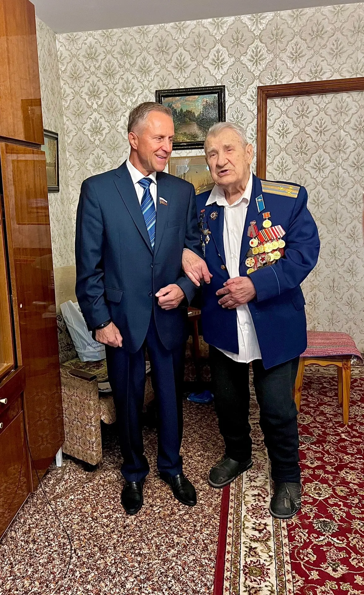 По личному приглашению юбиляра навестил Пищулина Константина Ивановича, участника Велик...