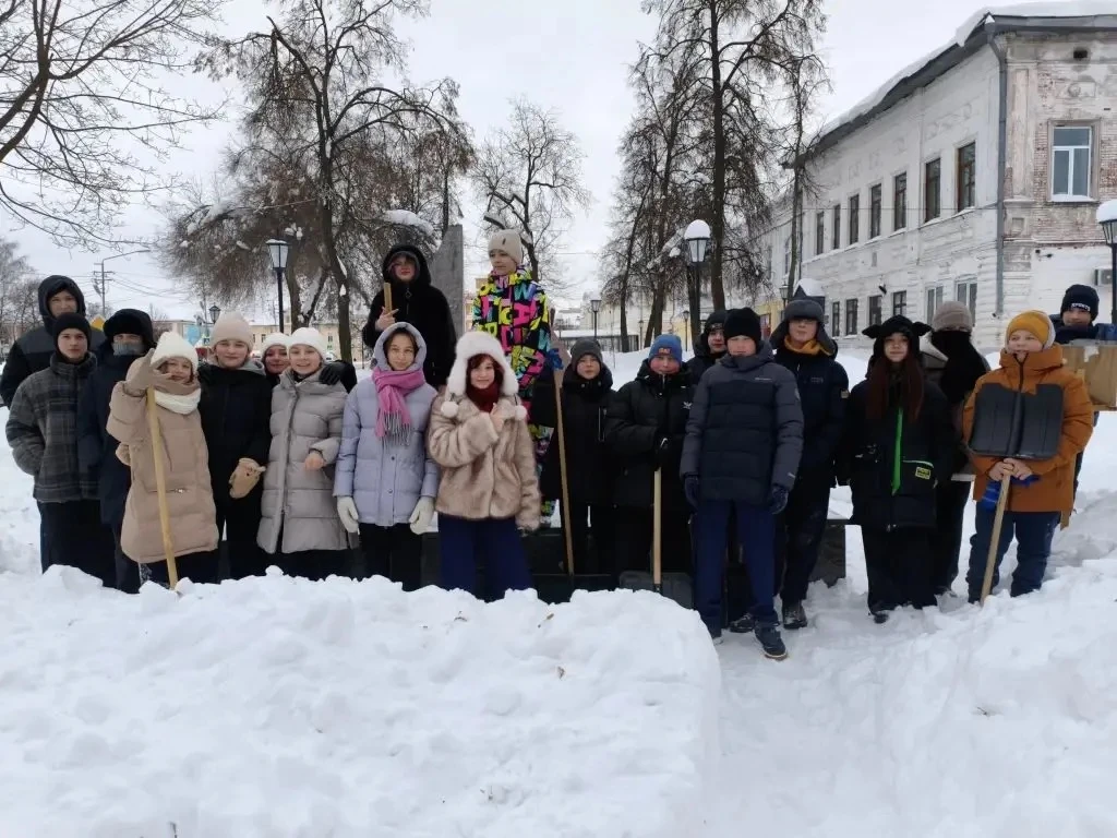 В рамках месячника «Служу Отечеству!» ученики 7 «Б» класса приняли участие в акции «Вах...