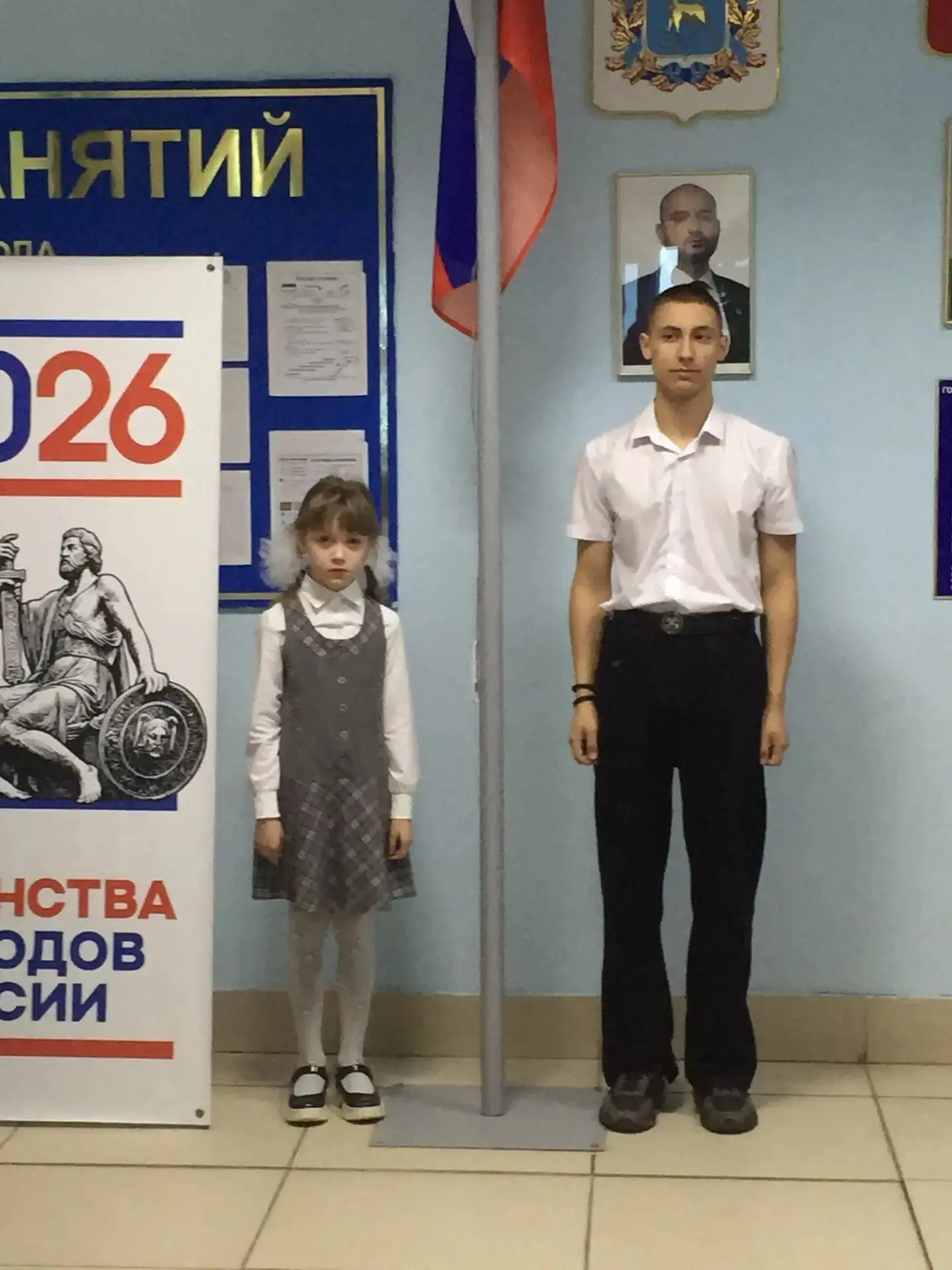 ПОДНЯТИЕ  ФЛАГА  РФ    📌 Новая учебная неделя в Образовательном центре «Лидер» началась с традиционн