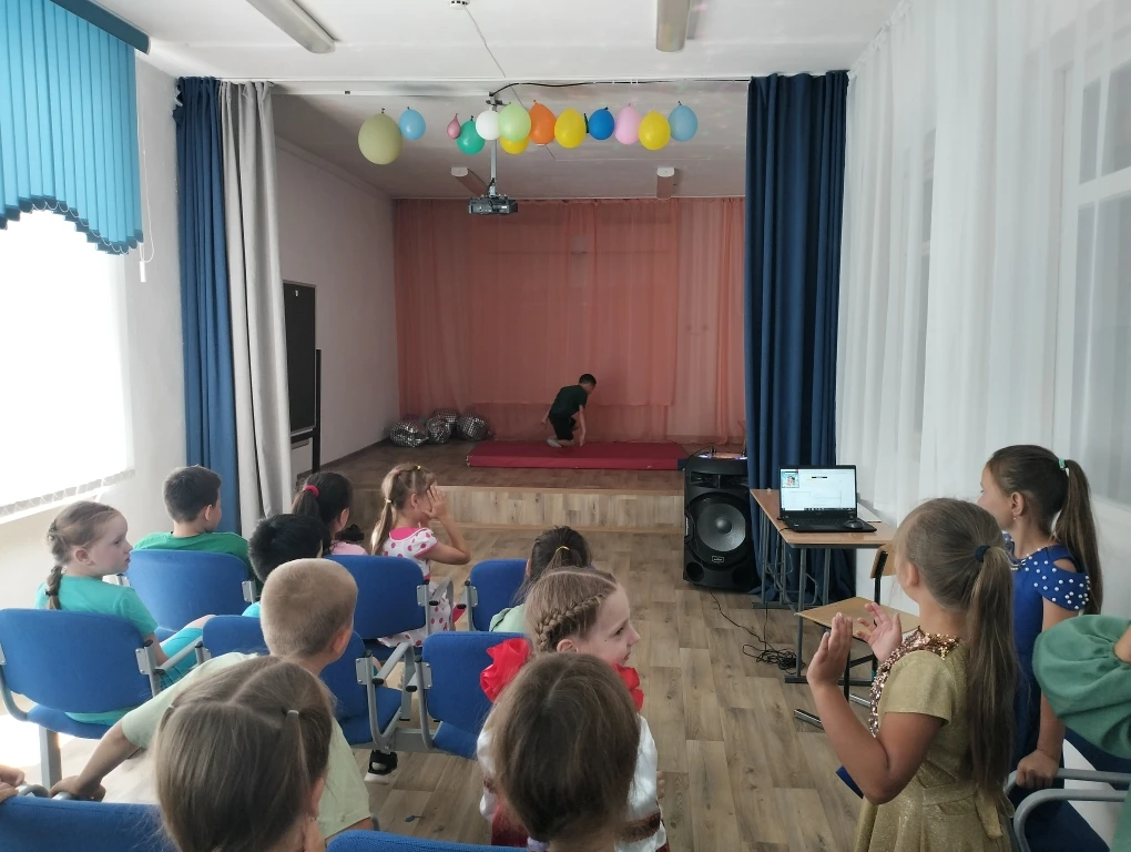 Сегодня в нашем пришкольном лагере состоялся яркий концерт, посвящённый закрытию лагерной смены! Реб