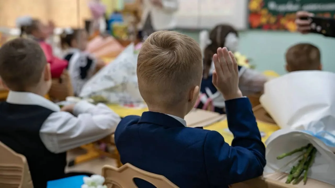 🎒 Ямальским семьям помогут собрать детей в школу  С 1 июня стартует выдача электронных сертификатов 