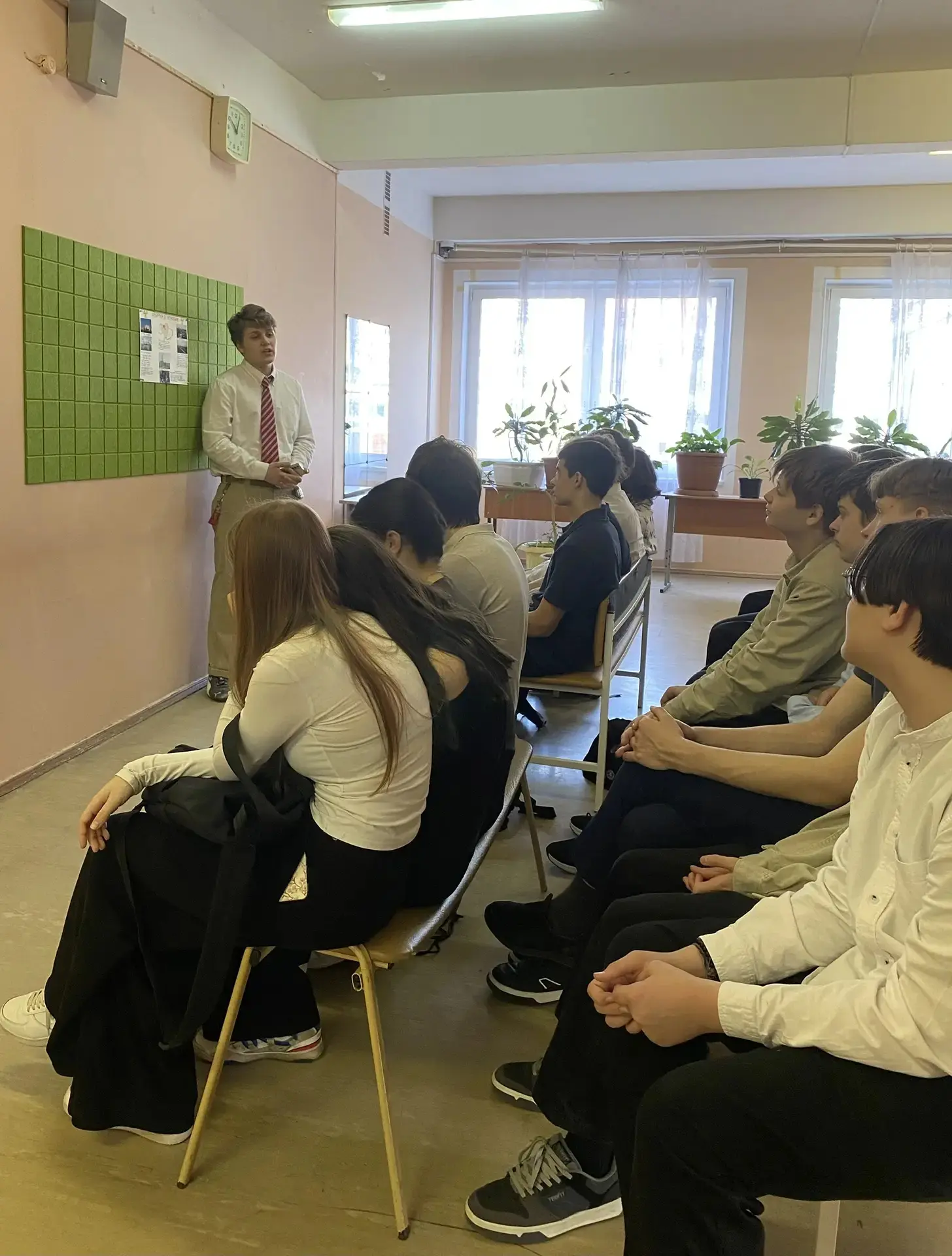 🤓14 апреля обучающиеся 10Б класса Калинин Иван и Александрова Кристина представили вниманию девятикл