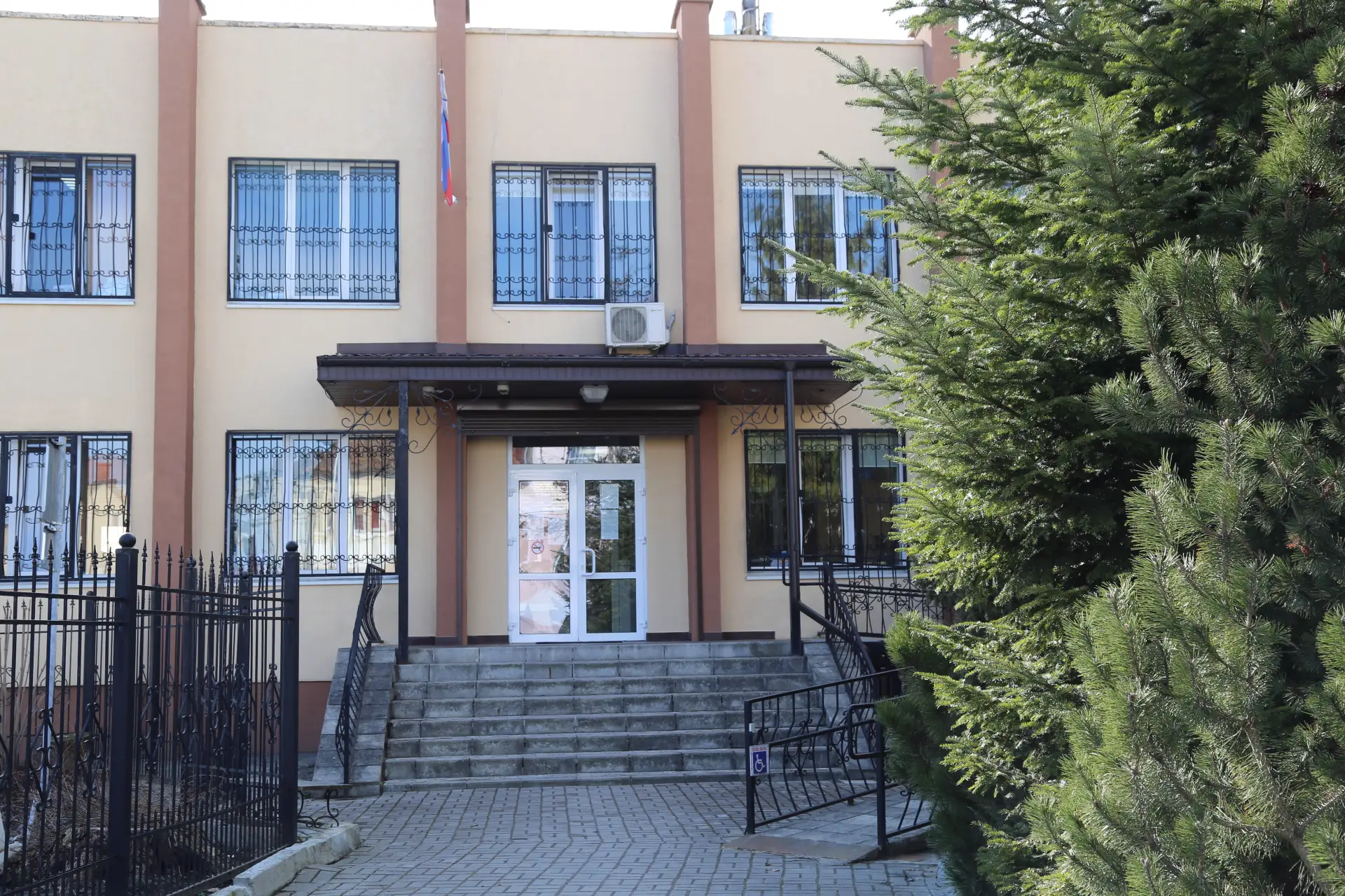 В суд обратился прокурор с иском в пользу ребенка, заразившегося острой кишечной инфекц...