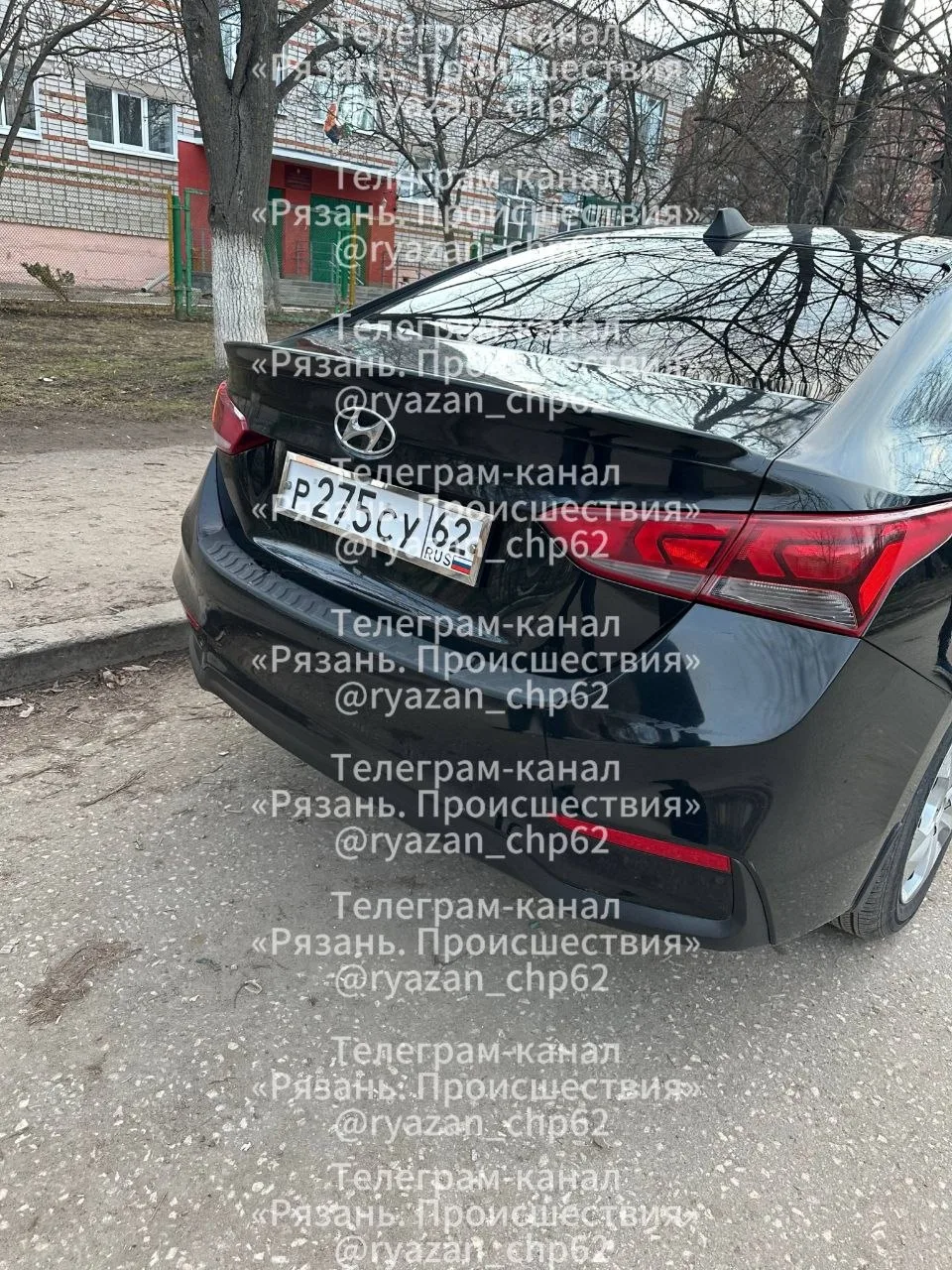 📥📥📥📥📥 Женщина настолько торопилась отвезти ребенка, что не замечая прохожих, и не смотря по зеркалам