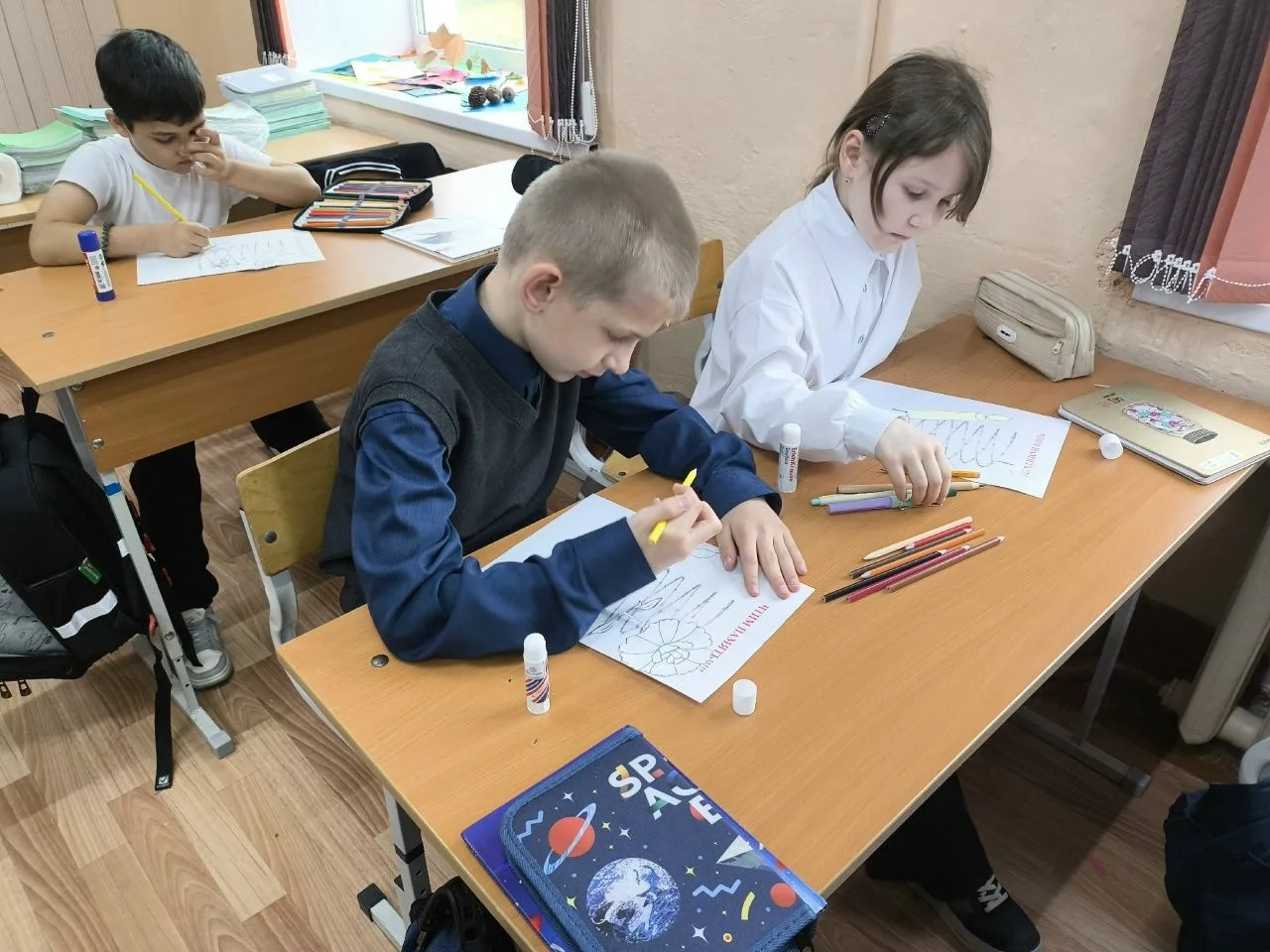 В рамках месячника "Растим Патриотов России" ученики 2 класса приняли участие в особенн...