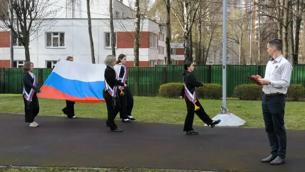 🇷🇺 Торжественное поднятие Флага Российской Федерации    ✨ Почетное право установить Флаг Российской 