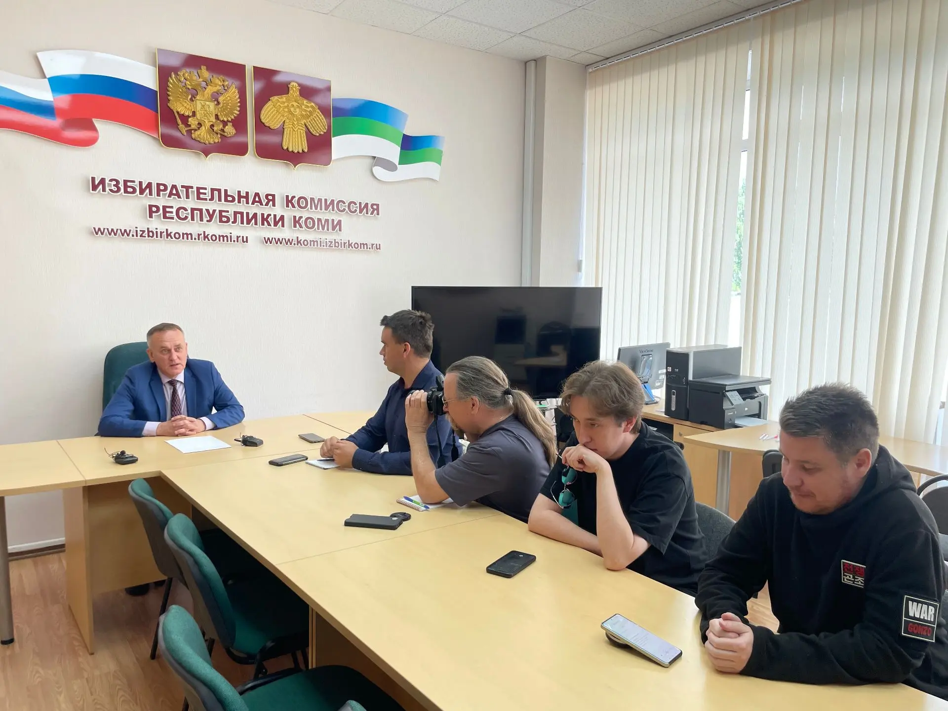 ✅ Дмитрий Митюшев провел пресс-конференцию

Председатель регионального избиркома открыл встречу со С