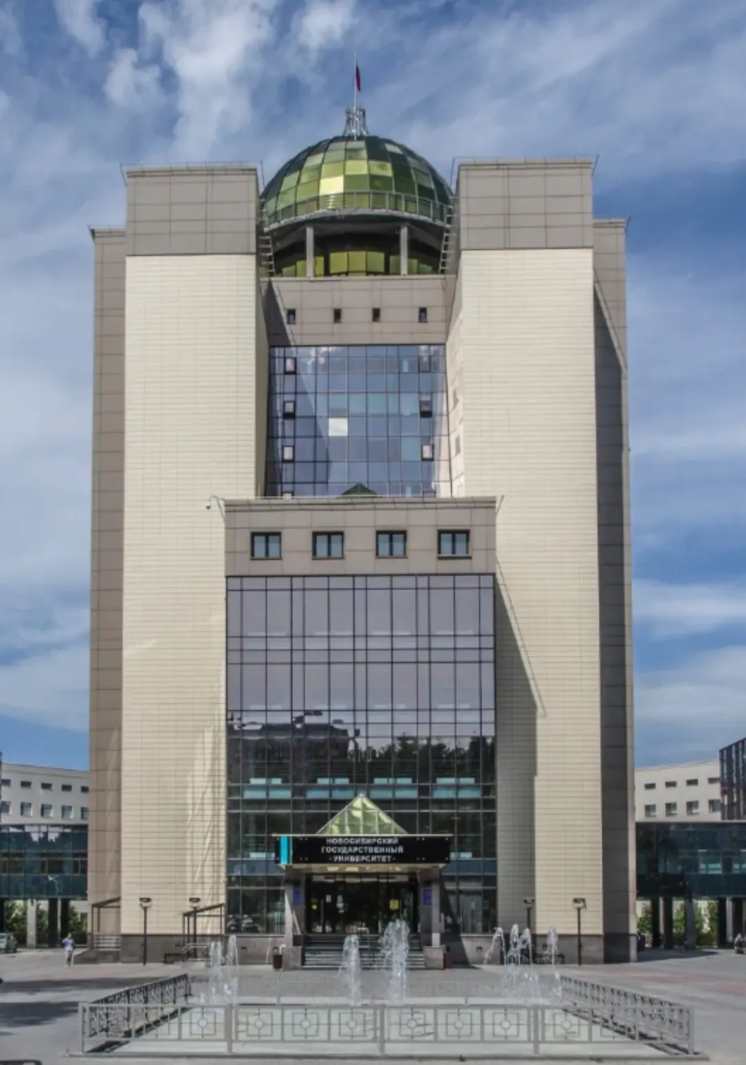 Новый корпус НГУ (Новосибирский Государственный университет), который закончили я и мои...