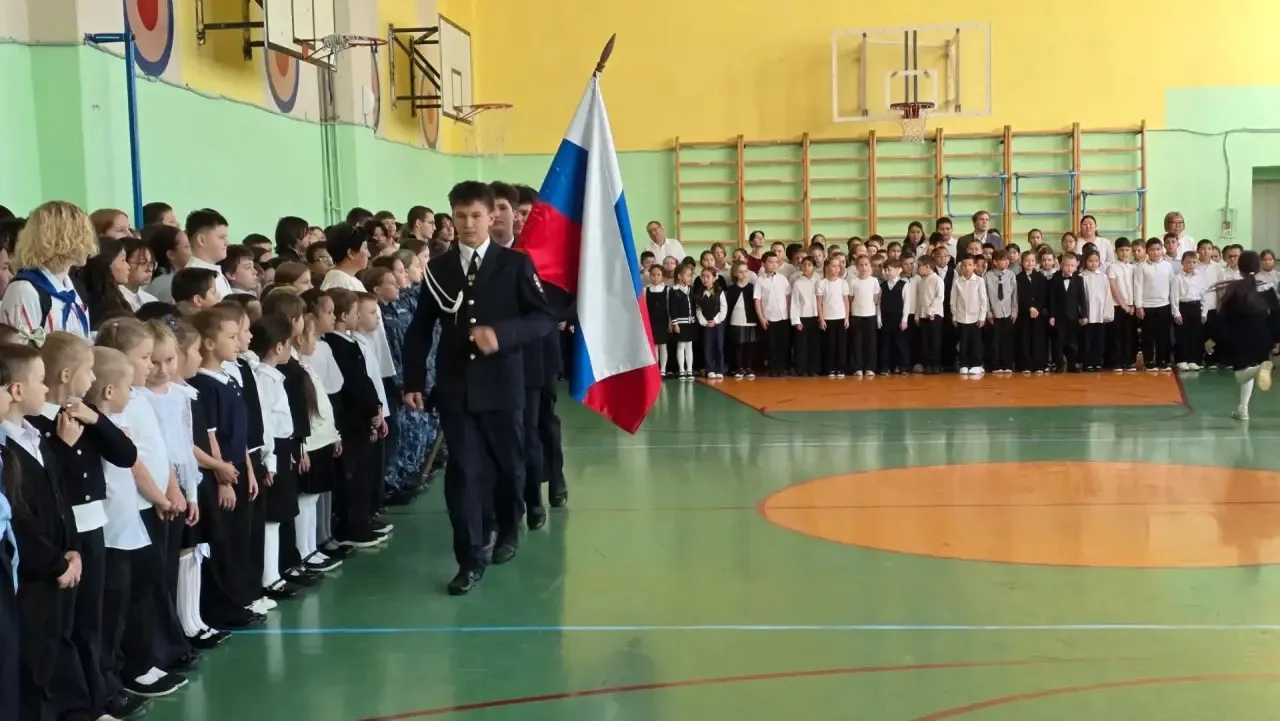 Сегодня прошла традиционная линейка — церемония поднятия флага! 📆