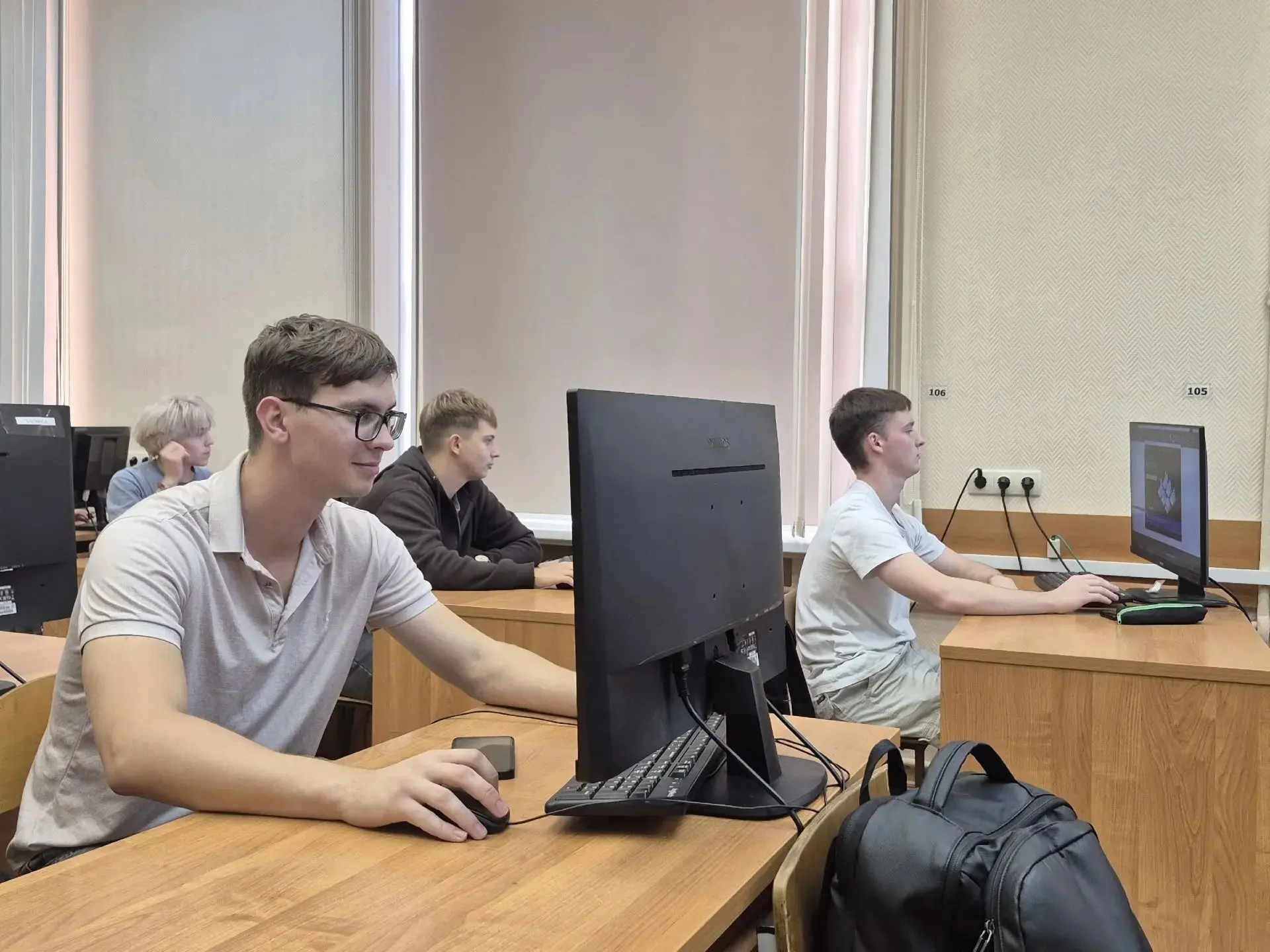 А это фотографии от  группы С-02-25. Инженерная графика. 🥰