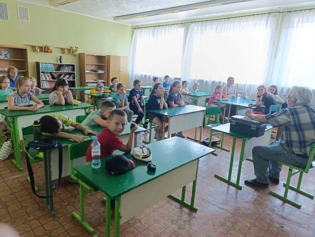 👍Сегодня на пришкольной тематической площадке прошло занятие по робототехнике, которое провел специ