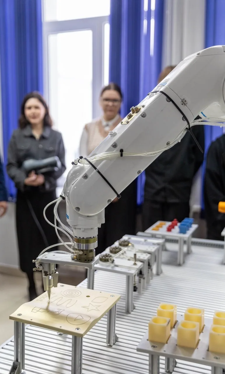 🤖В Уральском госуниверситете путей сообщения открылась высокотехнологичная лаборатория промышленной 