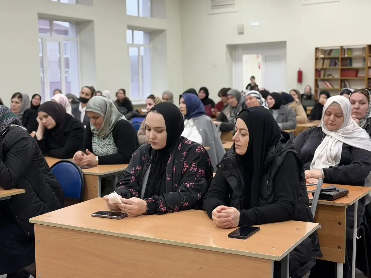 Родительское собрание в гимназии: профилактика нарушений среди подростков  23 апреля в актовом зале 