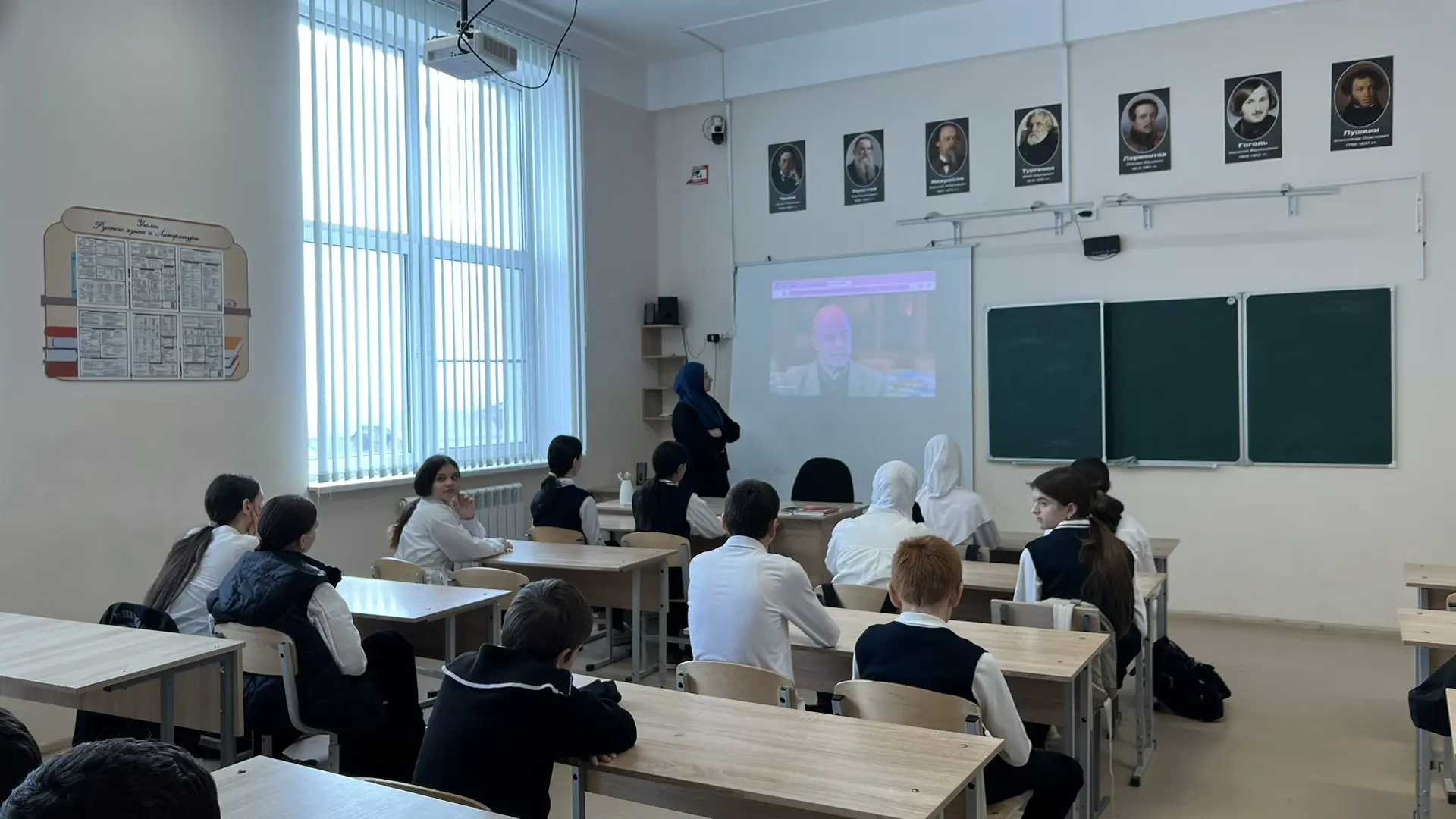 🎥В рамках военно-патриотического воспитания в нашей школе прошли кинопоказы.  🎬В нашей школе состоял