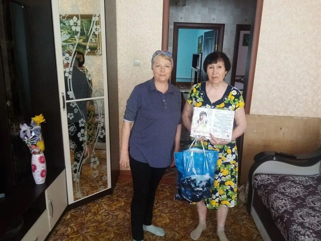 Специалисты Икрянинского комплексного центра социального обслуживания населения поздрав...