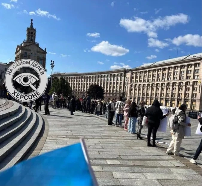 🤔 Украинцы вышли на акцию за мир в центре Киева