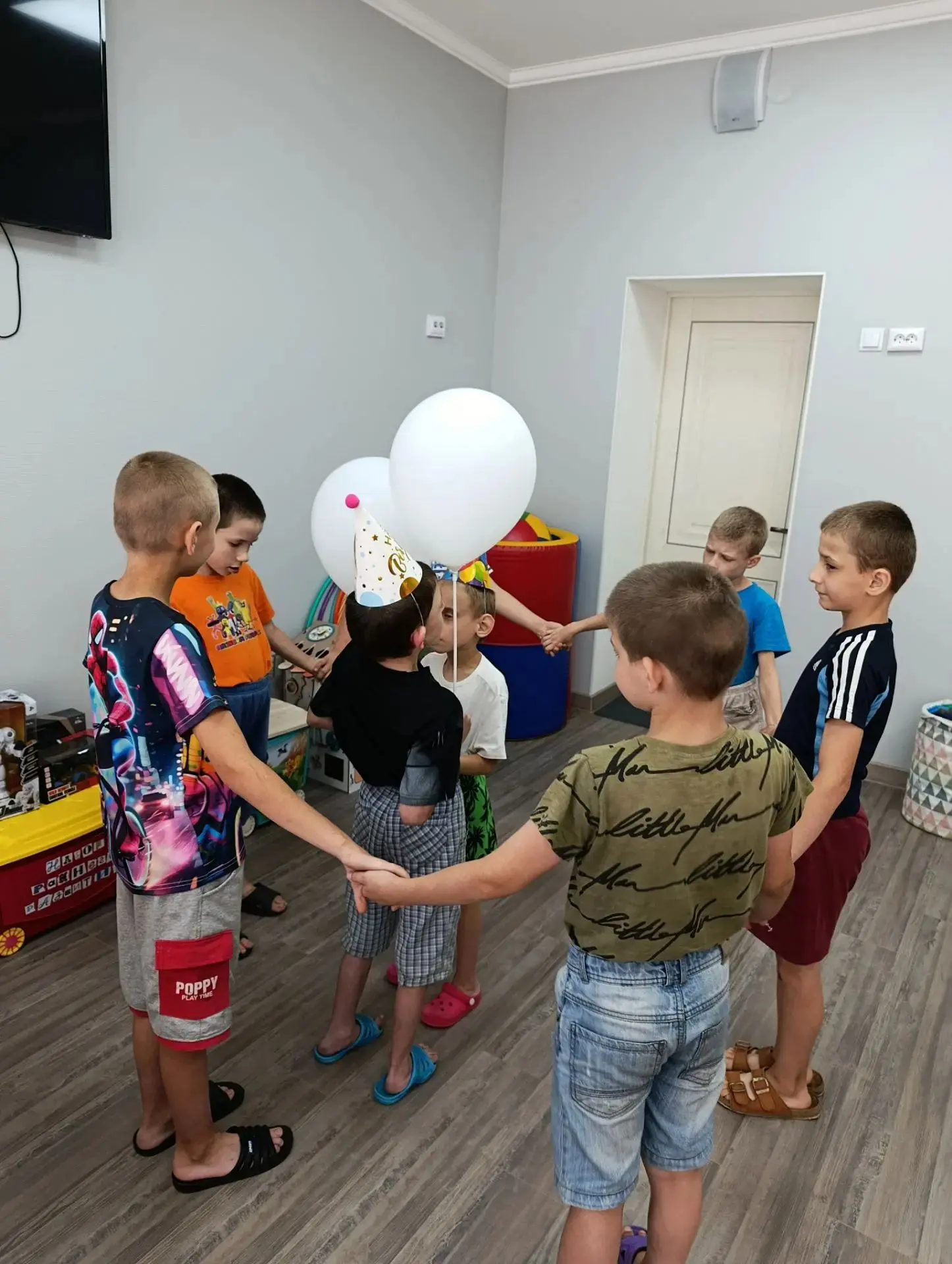 День рождения -праздник детства, праздник улыбок, веселья и конечно же подарков.Поздрав...