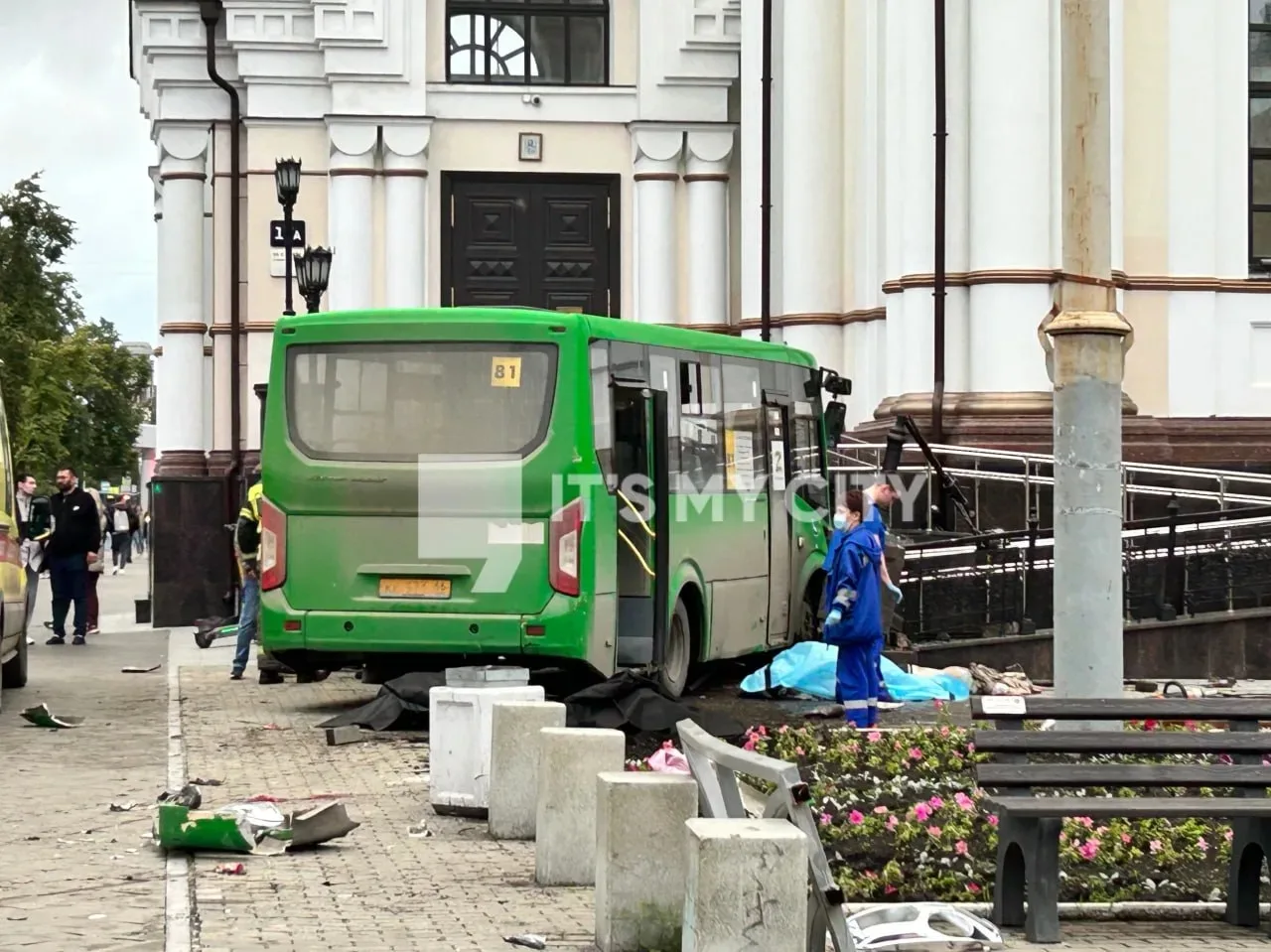 😱 В Екатеринбурге в результате наезда автобуса на пешеходов погибло 4 человека, в том ...