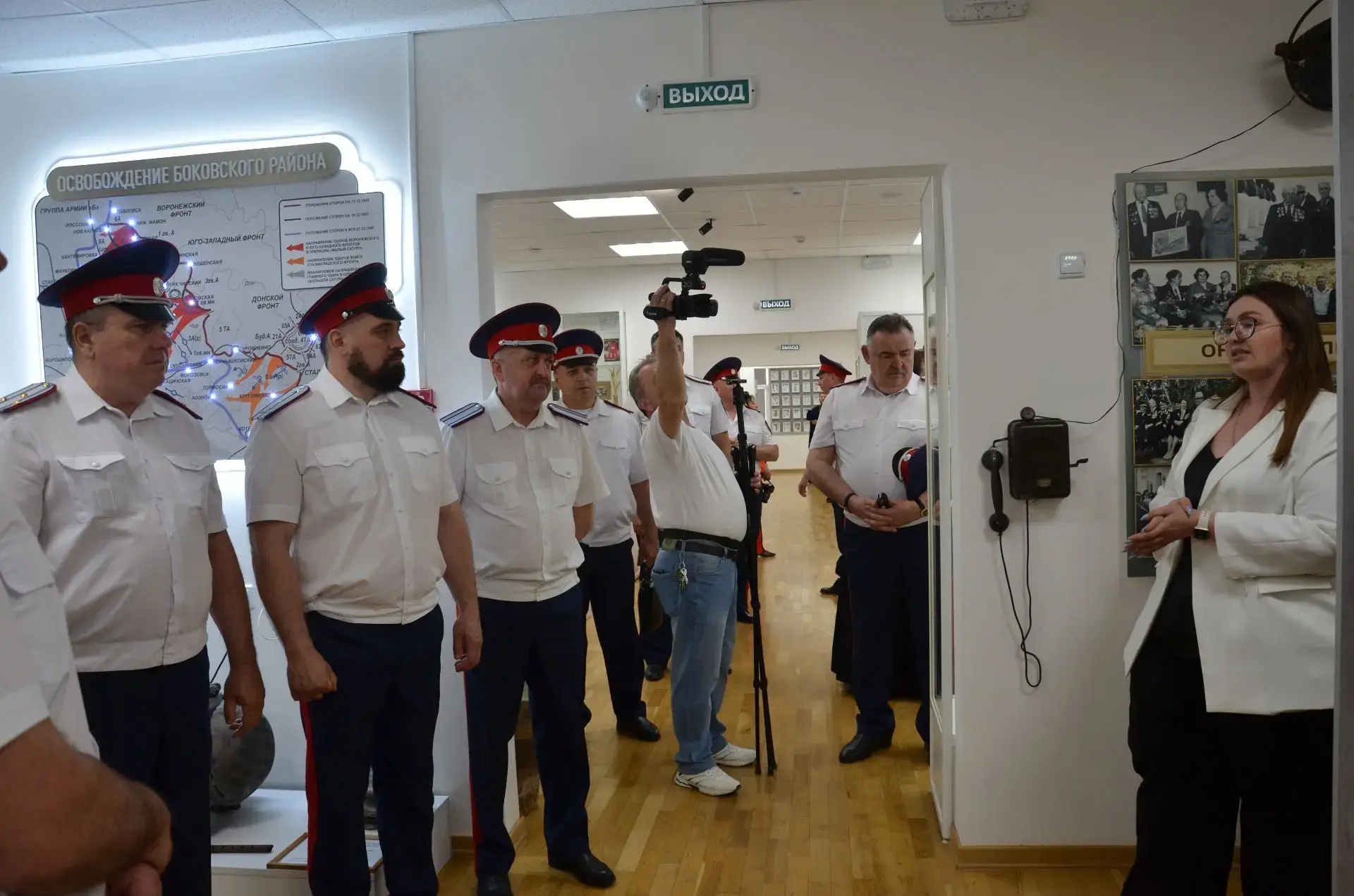 Делегация казаков во главе с заместителем Губернатора Ростовской области Сергеем Бодряк...