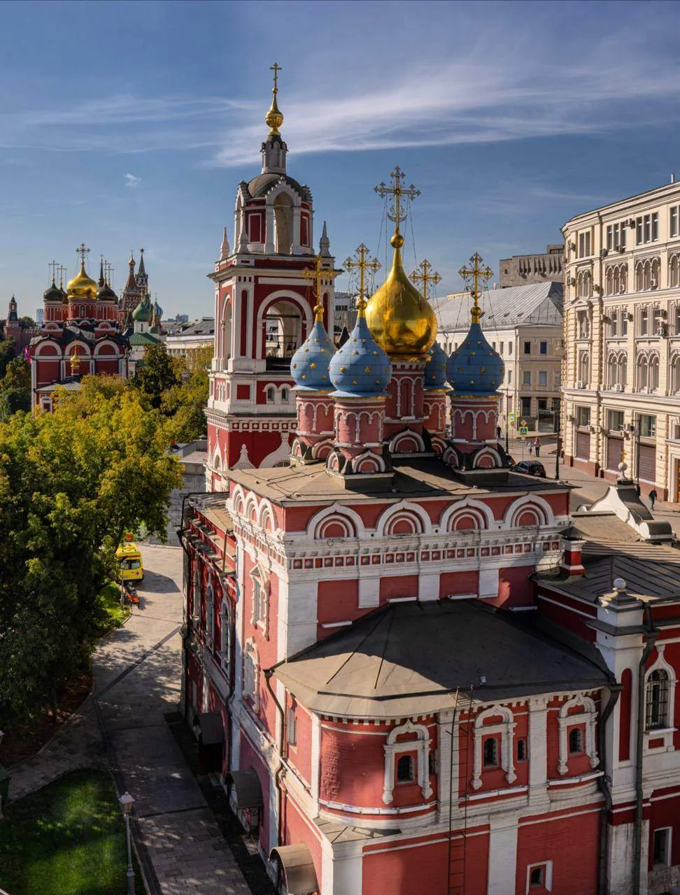 🏛 Церковь Георгия Победоносца на Псковской Горке
#Москва

📌 Среди главных святынь храма — Казанска