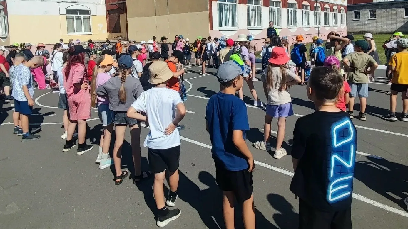🚦Безопасность на каникулах инспектор ГИБДД Иванюк Виталий Борисович провел профилактическую беседу 