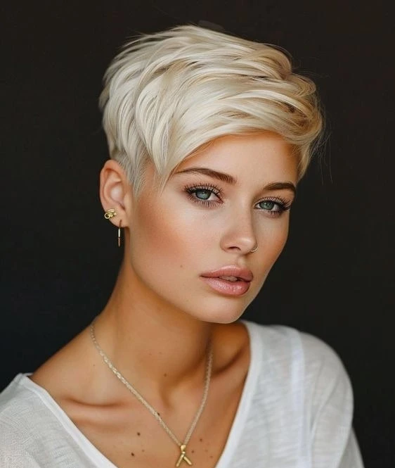 Стильная стрижка + окрашивание в блонд✂️
Оцените 🙏

🔥 - супер
😍 - красотища 
❤️ - мне нравится 
�