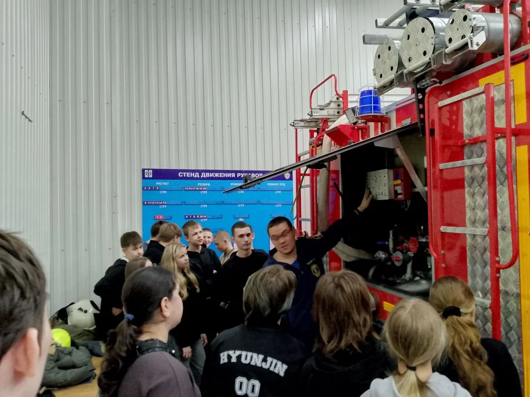 🚨 8 «В» на экскурсии в Учебной пожарно‑спасательной части! 🚒  18.02.26 ученики 8»В» класса вместе с 