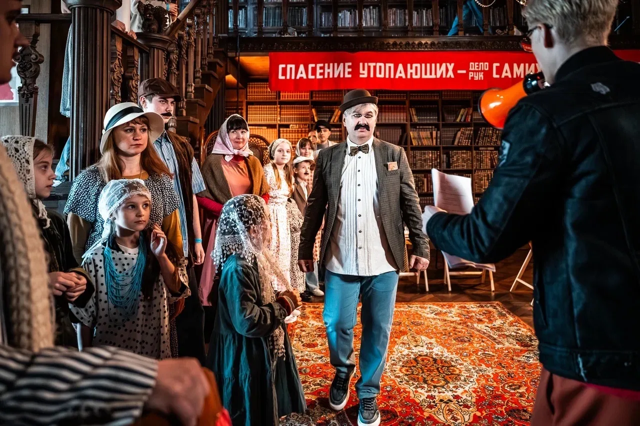 Эти фото просто загляденье! 😍  Смотрим, как прошли съемки по мотивам «12 стульев»: было снято нескол
