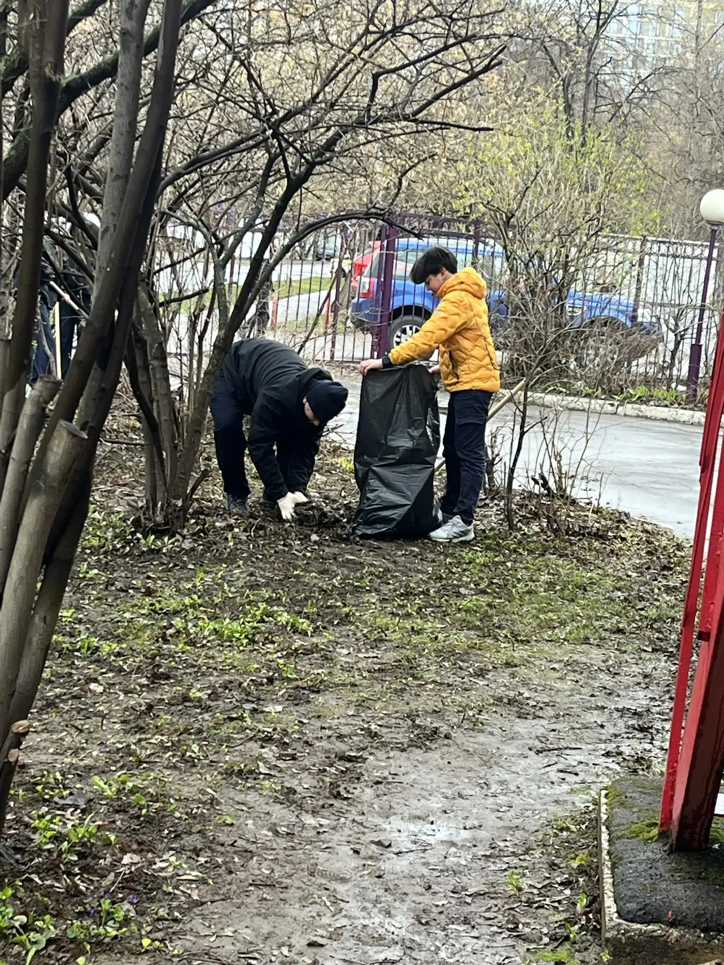 Городской субботник   Сегодня был полезный день! С утра мы дружным коллективом За нужный труд, отбро
