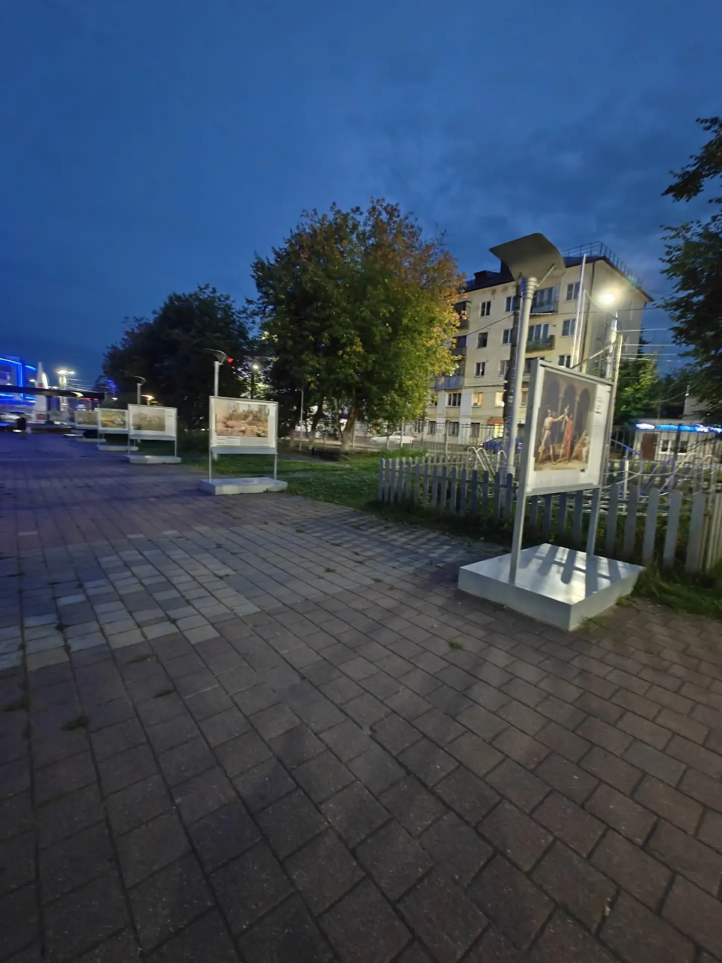Свет погас. Сквер за областной филармонией оказался во тьме. В течение двух недель осве...