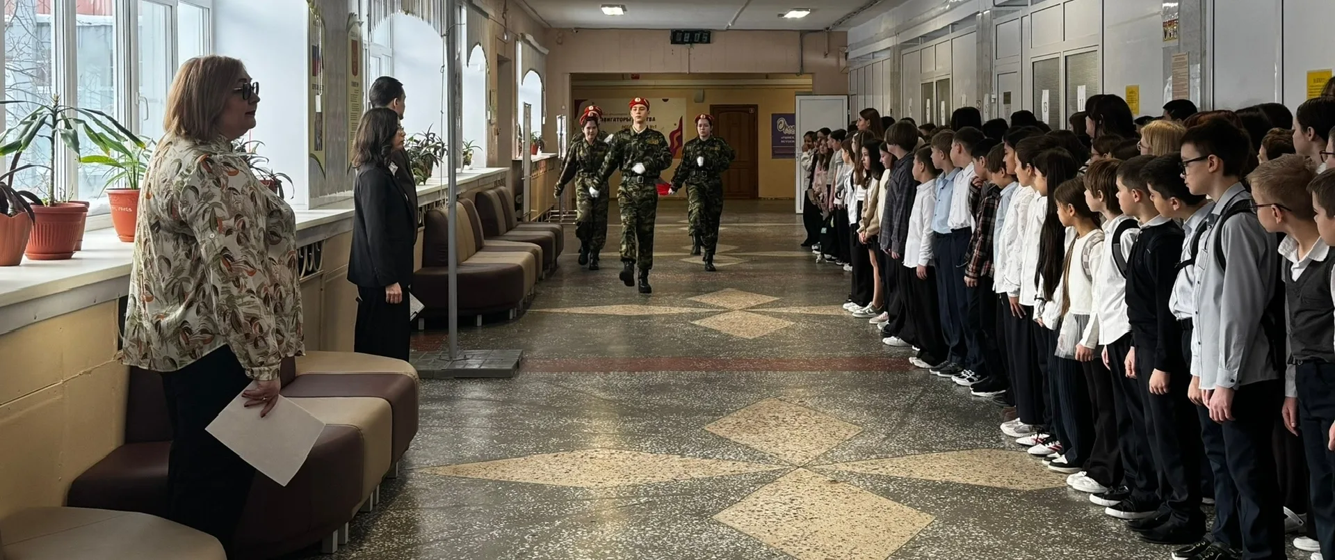 🇷🇺 Еженедельная линейка поднятия Государственного флага Российской Федерации  Сегодня в нашей школе 